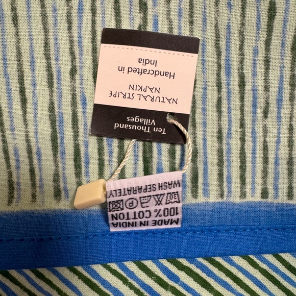 NWT - Ten Thousand Villages - Table Cloth 70x90 and Napkins Set - Picture 9 of 14
